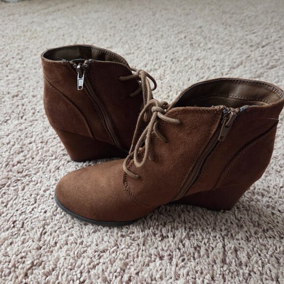 American Rag Baylie Lace Up Wedge Bootie.  Size 8 - Picture 2 of 5